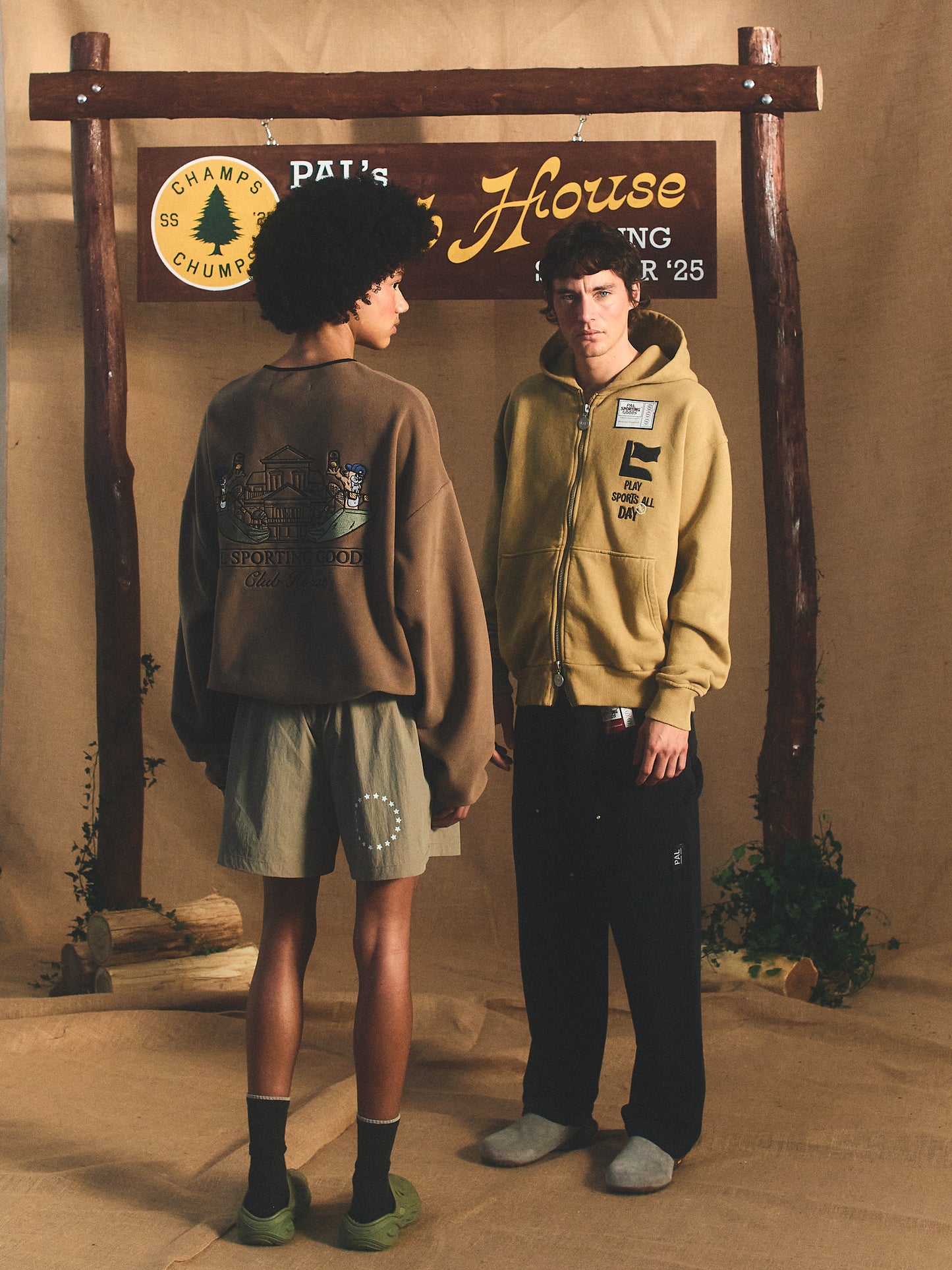 New TM Fleece Crewneck Deep Brown